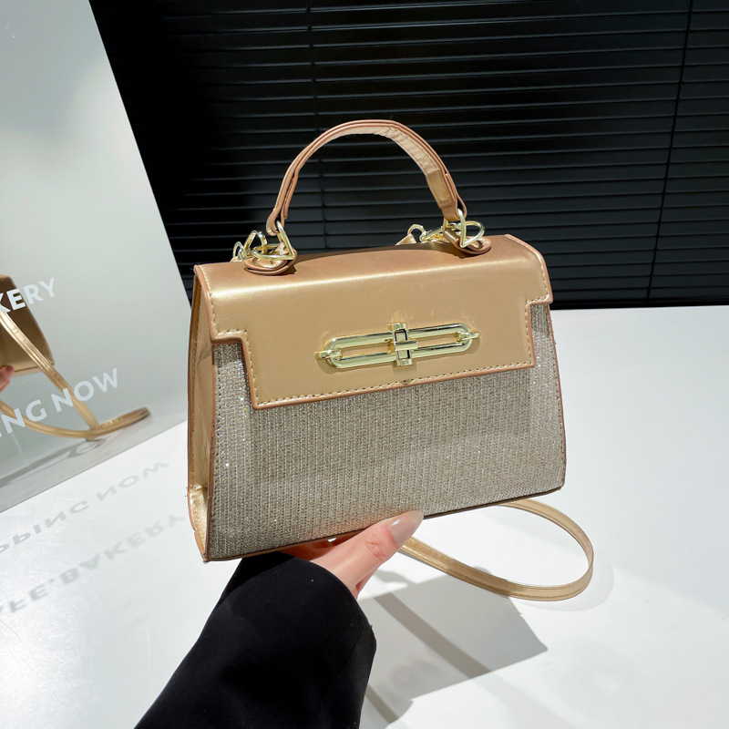 This is a trendy and stylish 2025 simple summer new style, featuring a casual and casual patchwork crossbody bag with a shoulder full figure