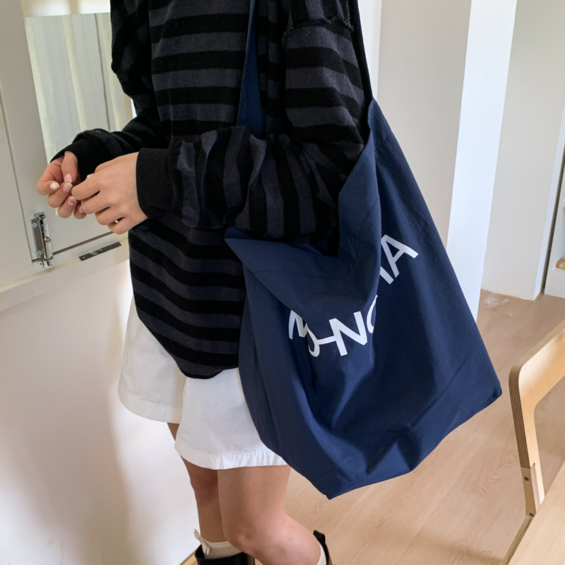 2025 New large-capacity student commuting canvas bucket bag, women's fashion letter solid color simple single-shoulder bag details Picture