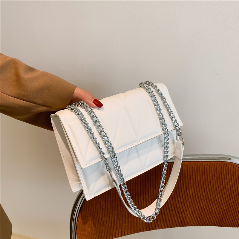 The new 2022 trendy Korean-style stylish diamond-shaped chain embroidered thread small square bag and mini crossbody single-shoulder bag have been launched details Picture