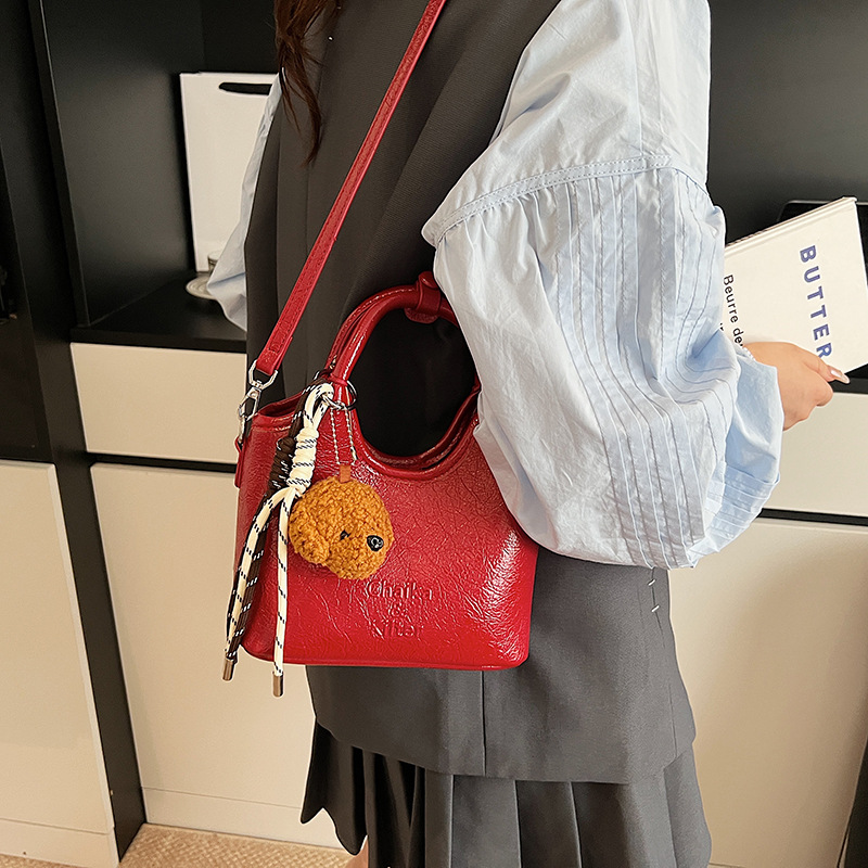 High-end handbag 2025 new style, fashionable and niche bucket bag, versatile single-shoulder bag, stylish vegetable basket crossbody bag details Picture