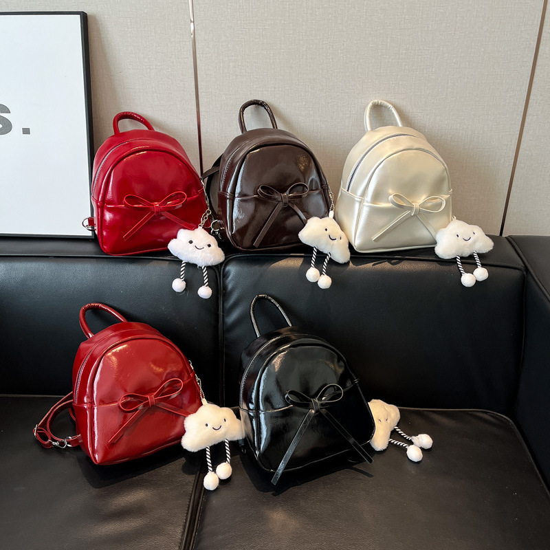 The 2025 spring new Korean-style bow mini backpack, a retro oil-leather women's pu crossbody bag, is a cross-border trend Application Scenario