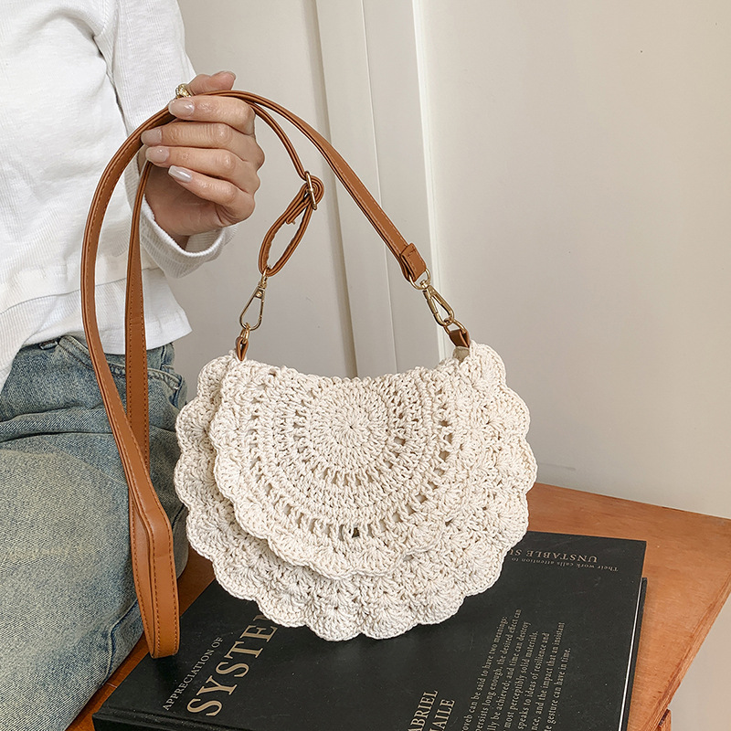 A niche design seaside vacation travel beach woven bag for women, a new 2025 casual and versatile crossbody saddle bag details Picture