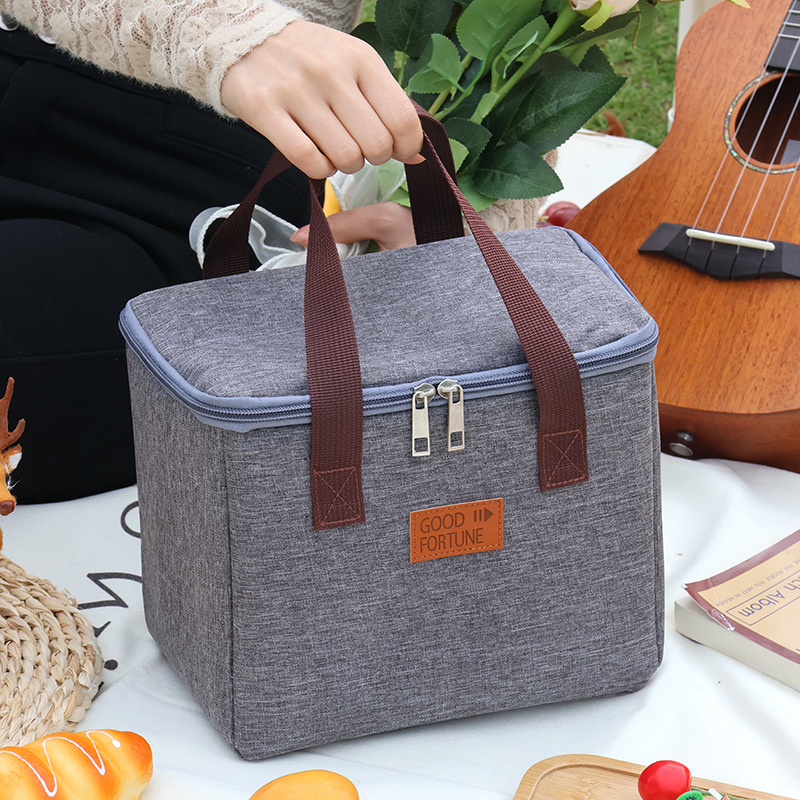 Lunch box bag, insulated portable handbag, student to bring food, waterproof and oil-proof, office worker meal bag, aluminum foil picnic bag Application Scenario