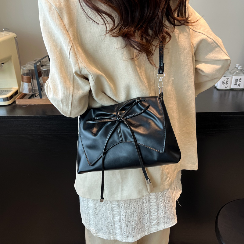 Large-capacity women's summer 2025 new style casual bow crossbody bag, high-end and stylish commuter tote bag details Picture