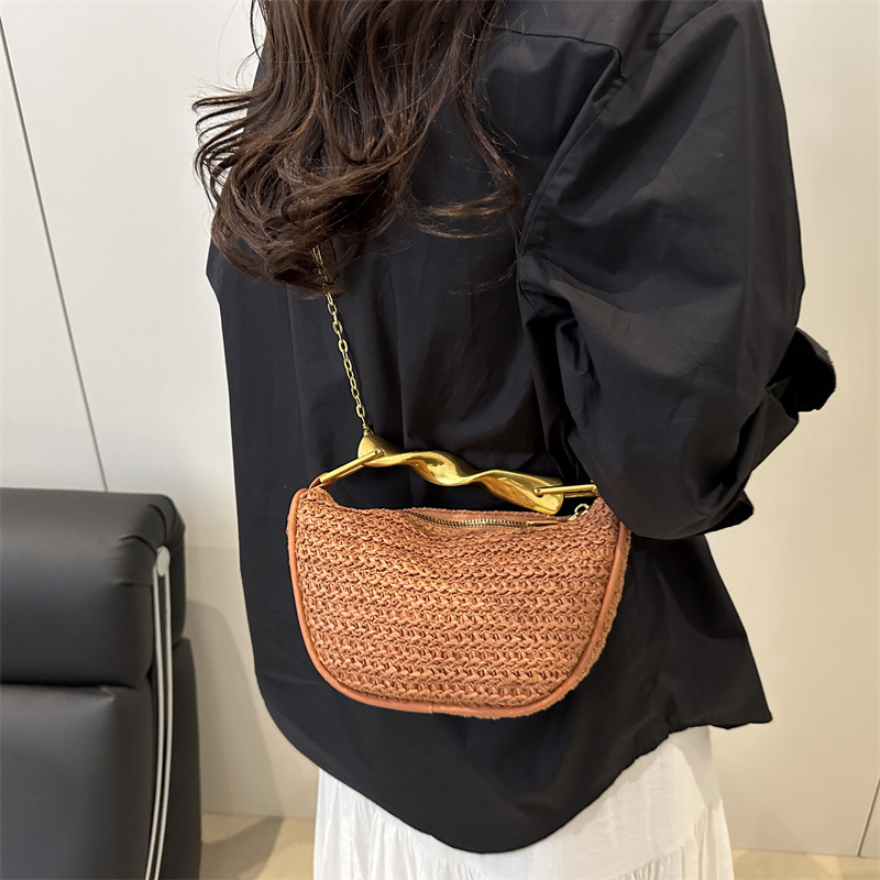 Cross-border mini hand-held woven bag for women 2025 new style retro casual texture metal chain single-shoulder crossbody bag Specification drawing