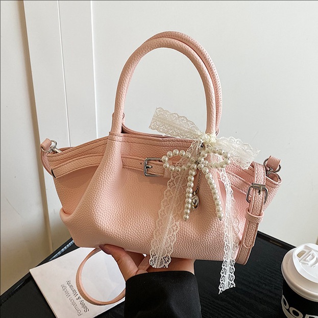 A new, fashionable, pleated and versatile single-shoulder crossbody bag for women in 2025, which is highly popular in cross-border fashion full figure