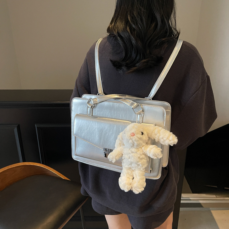 High-end quality, fashionable solid color underarm bag for women, 2025 new large-capacity backpack, stylish and versatile single-shoulder bag Application Scenario