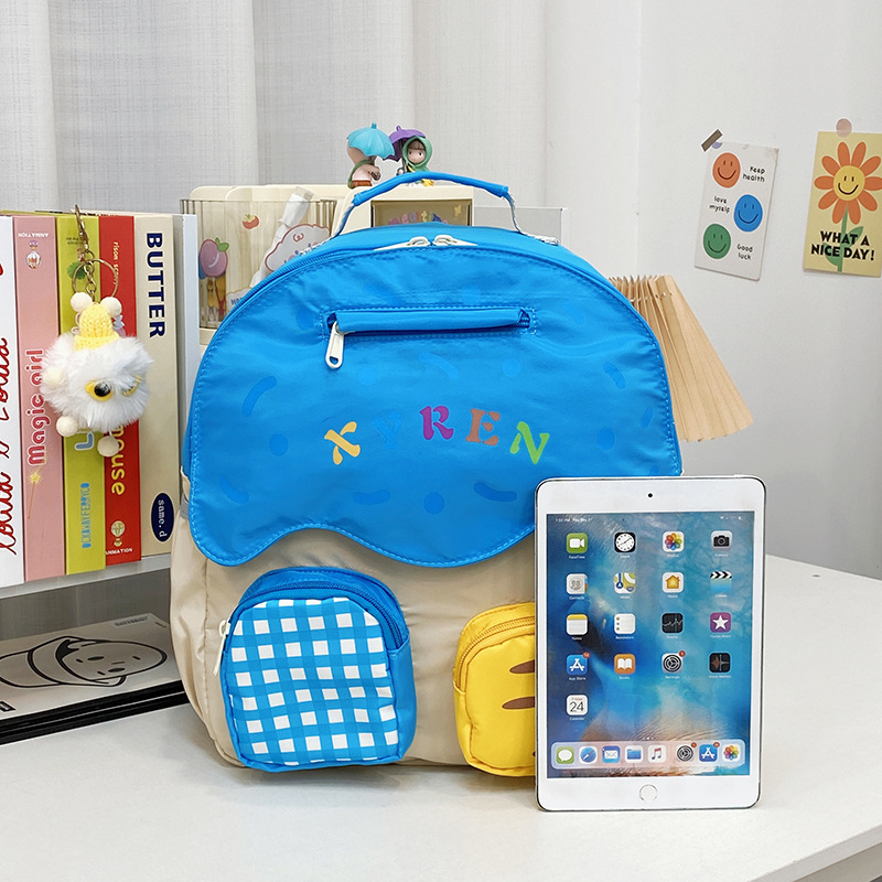 New children's backpacks, lightweight schoolbags for kindergarten babies, trendy color-blocking casual parent-child backpacks for boys and girls Application Scenario