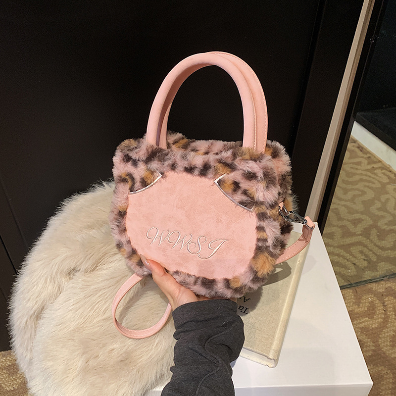 Plush leopard print bag for women 2024 new style, niche design, cute crossbody bag, high-end casual hand-held small handbag details Picture