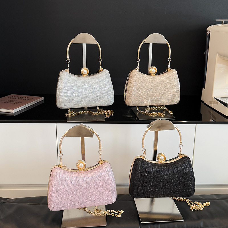 2025 New trendy and fashionable women's bag, high-quality handbag, crossbody single-shoulder dinner bag, fashionable chain crossbody bag Application Scenario