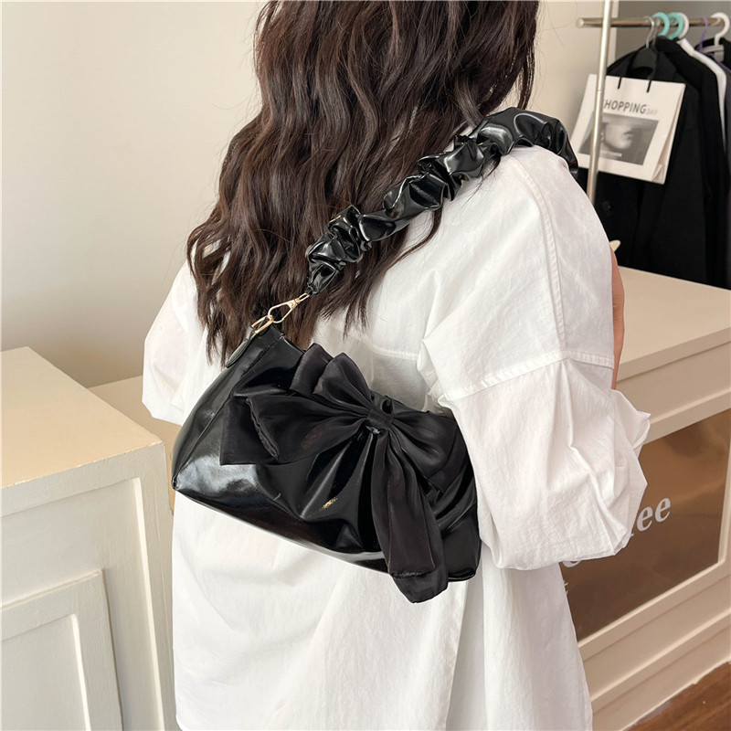 Textured pleated underarm small bag for women, 2025 new fashionable and versatile shoulder bag, niche design baguette handbag Specification drawing