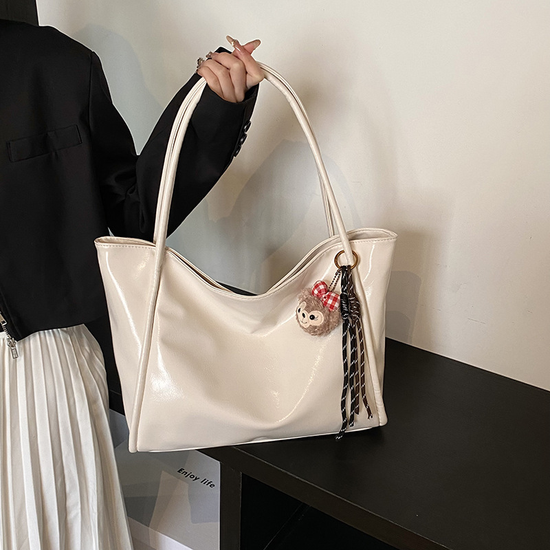 Retro large-capacity soft bag, women's tote bag 2025 new style, high-end, versatile and simple single-shoulder commuting bag full figure