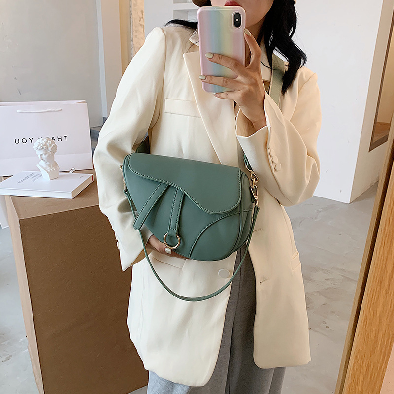 Cross-border women's 2024 autumn new single-shoulder bag, texture, niche design, crossbody bag, versatile saddle bag wholesale details Picture