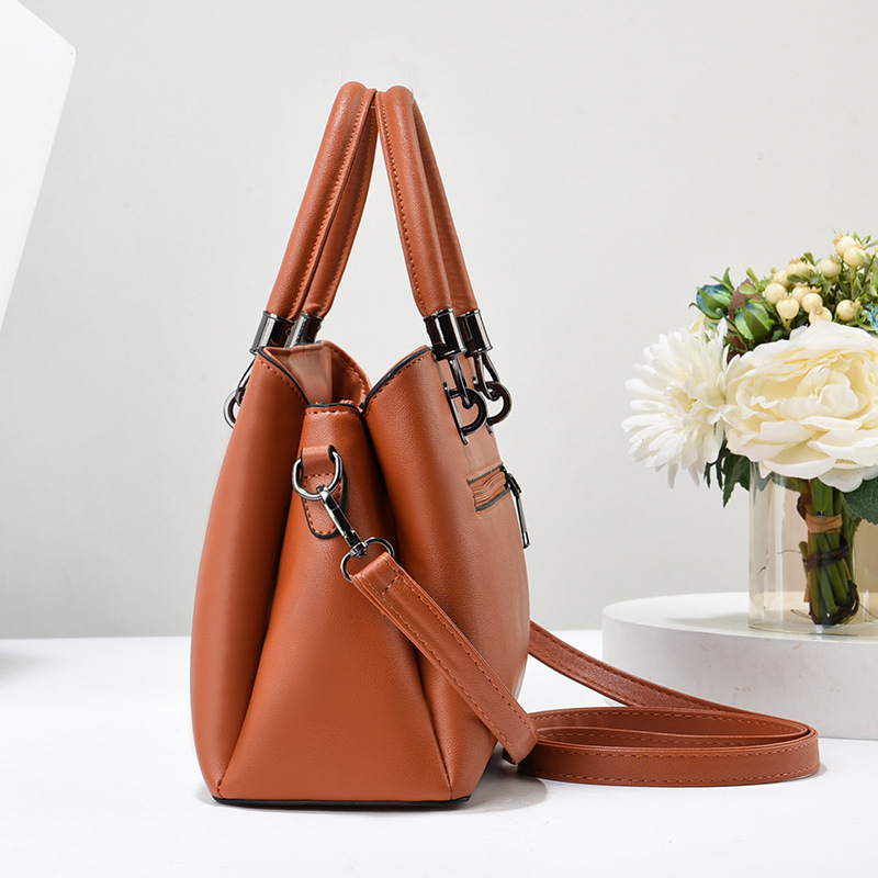 The 2024 single-shoulder crossbody bag is a bestseller for foreign trade. The new hand-held large winter bag is versatile for women and fashionable from the manufacturer Specification drawing