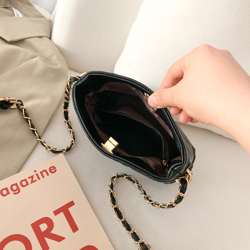 Small bag women's bag 2024 New style trendy and versatile crossbody bag Women's diamond-shaped chain bag bags, single-shoulder armpit bag consignment Application Scenario