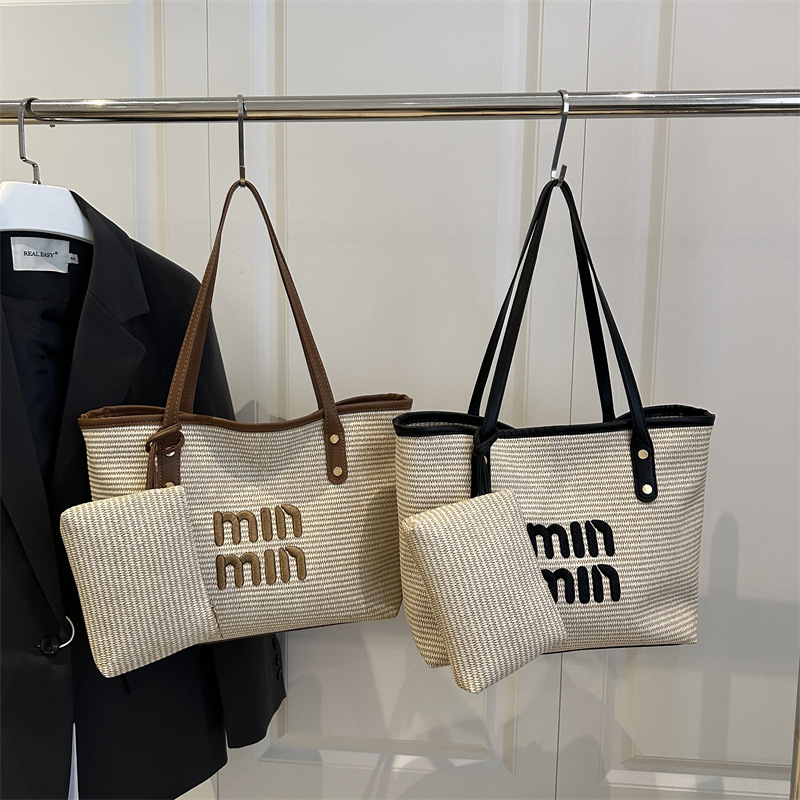 New trendy handbag for women 2025 summer, a fashionable and versatile beach single-shoulder bag, a woven crossbody bag Application Scenario