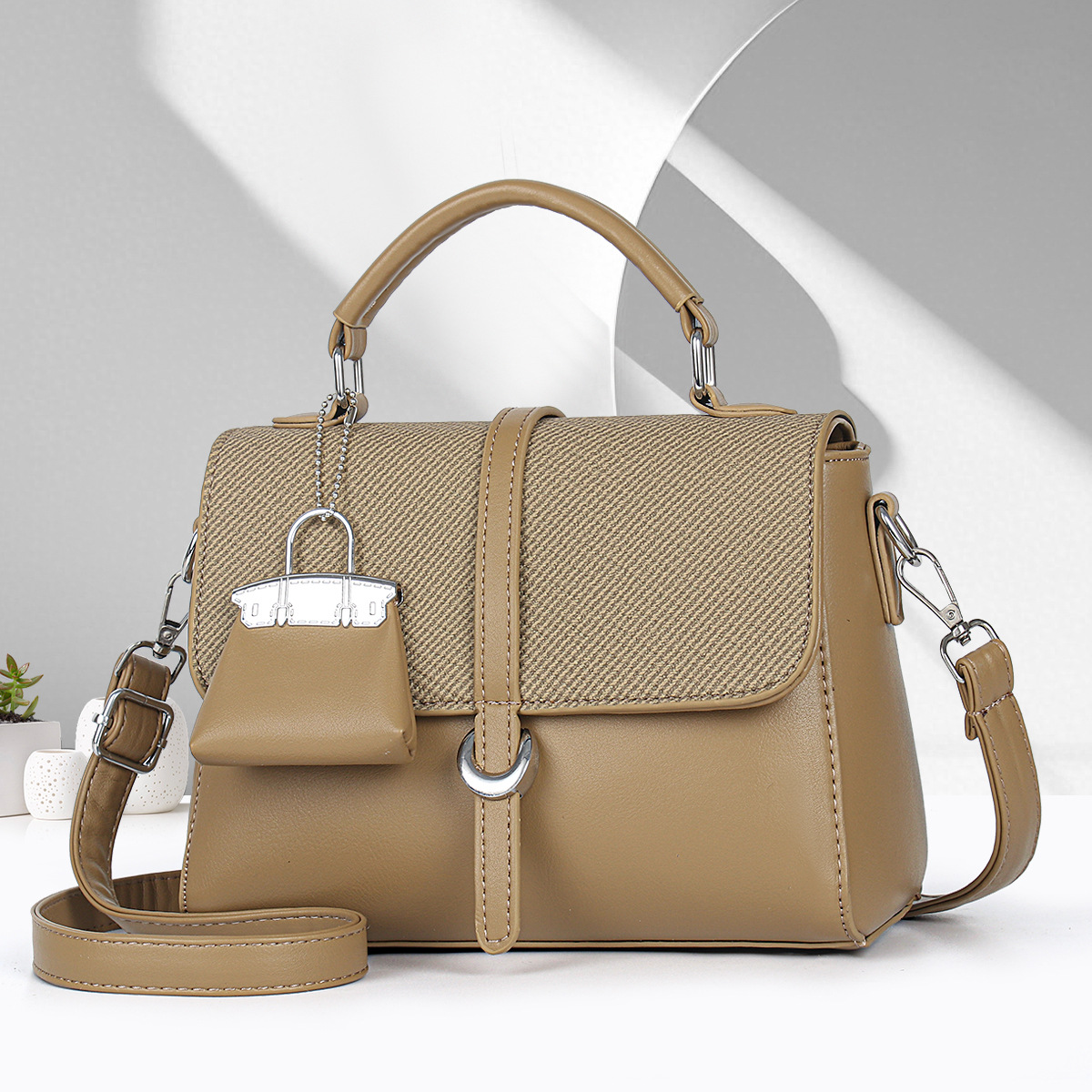 French soft leather bag for women 2025 new style, high-end texture, versatile small square bag, stylish genuine leather single-shoulder crossbody bag Specification drawing