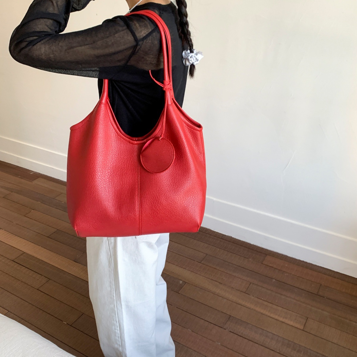 Versatile retro handbag, solid color, large capacity tote bag, 2025 new trendy and fashionable shoulder bag, casual underarm bag details Picture
