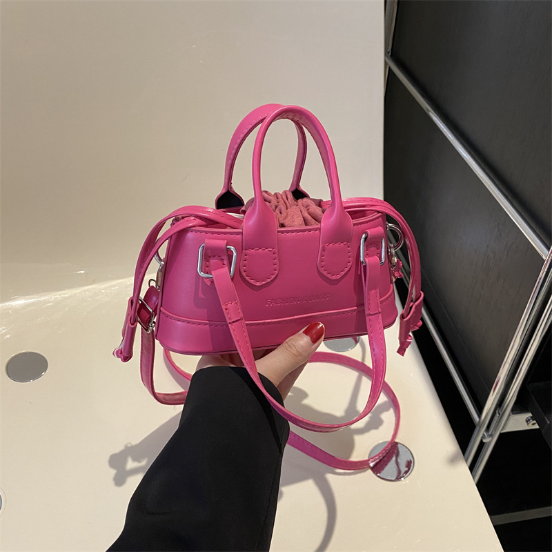This summer, women's commuting style and simple handbags are in vogue. Single-shoulder crossbody bags, shell bags and casual bags Application Scenario
