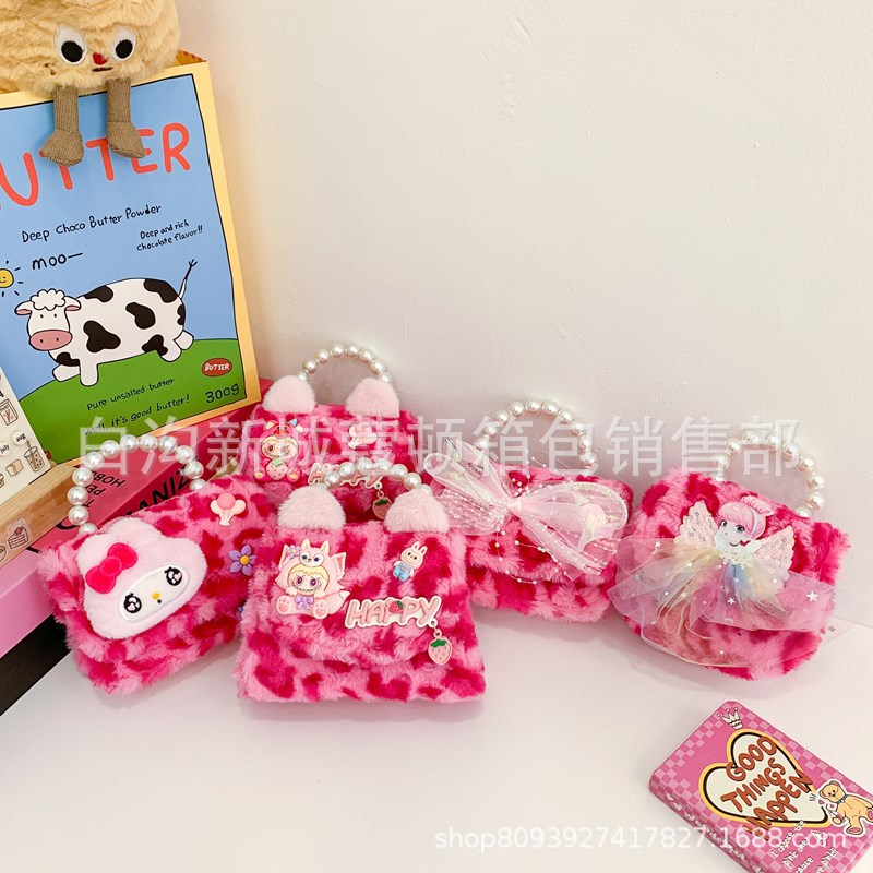 Cute three-dimensional plush toy with loose change, chain, lambskin, small square bag, fashionable handbag for autumn and winter, cute children's bag details Picture