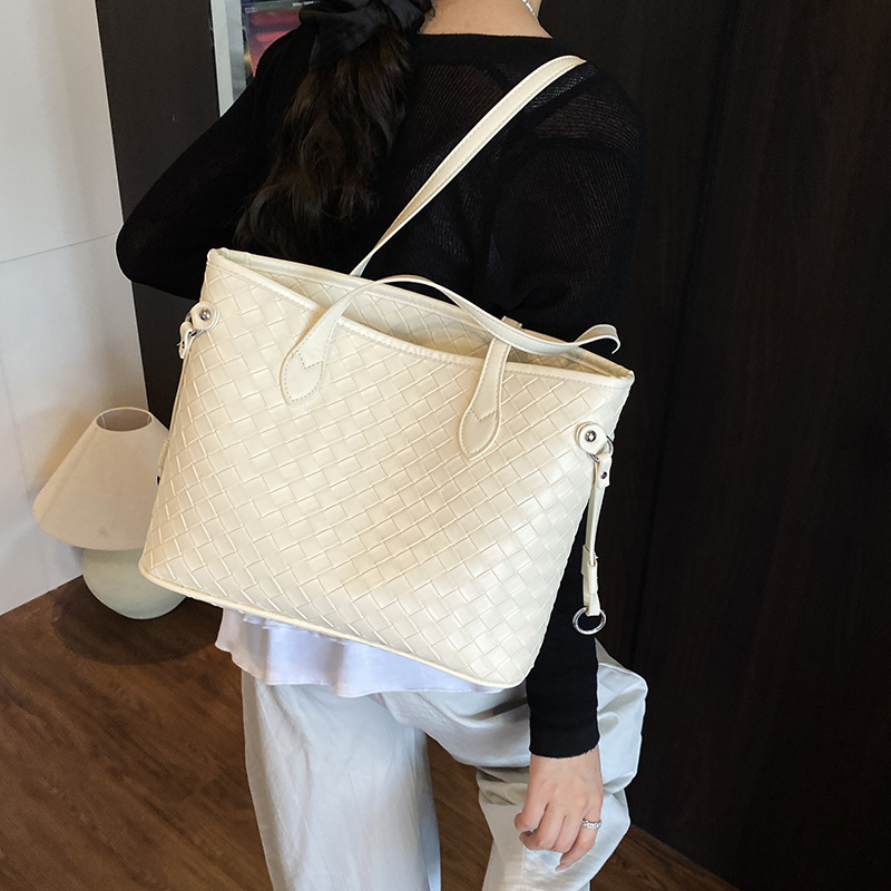 Large-capacity tote bag for women, 2025 new style, niche design, fashionable and stylish, solid color, trendy and casual single-shoulder armpit bag details Picture