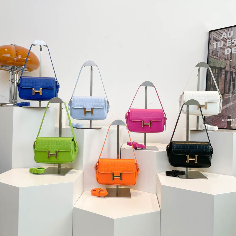Women's cross-border bags: Simple and fashionable stone-patterned hand-held shoulder crossbody bag, mini square bag for women Application Scenario