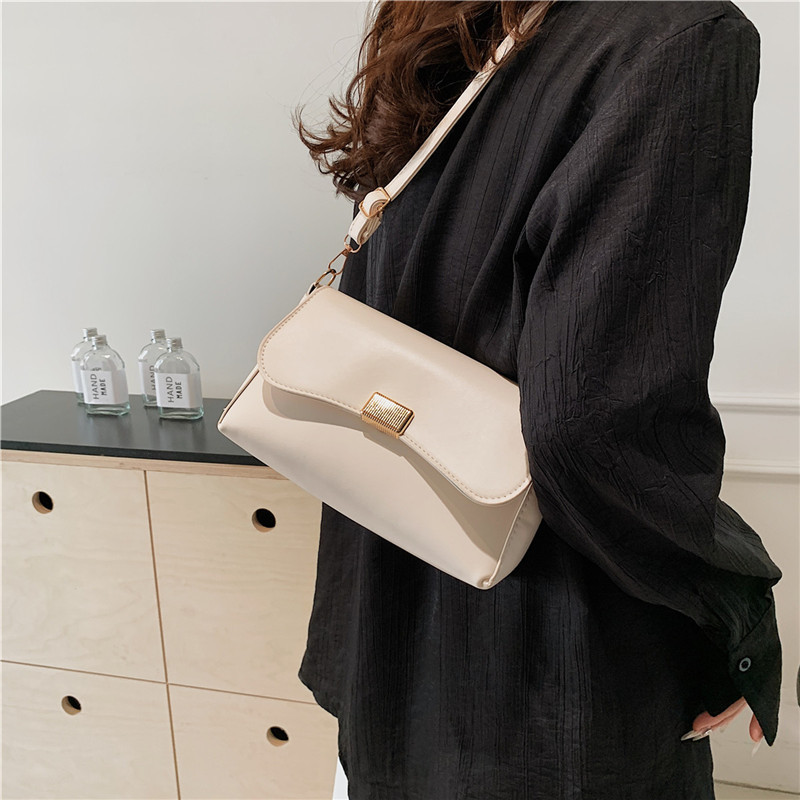 A unique and versatile retro commuter bag for women, a new spring 2024 Korean-style single-shoulder small square bag details Picture