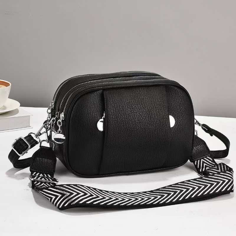 A new multi-layered small bag with a high aesthetic level, a cross-border niche quality small square bag, and a fashionable and versatile single-shoulder crossbody bag full figure