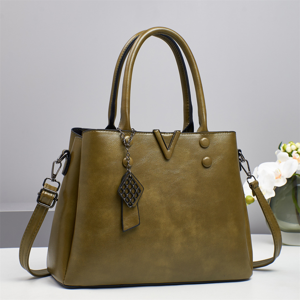 A new 2024 trendy and retro women's bag, a versatile hand-held large bag with a high-quality feel for women, a single-shoulder bag and a crossbody bag Specification drawing