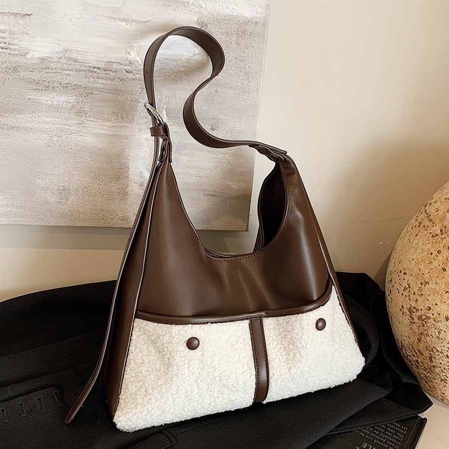 The 2024 new high-capacity tote bag with a contrasting color and fashionable look, a high-end and versatile shoulder bag, and a niche design crossbody women's bag full figure
