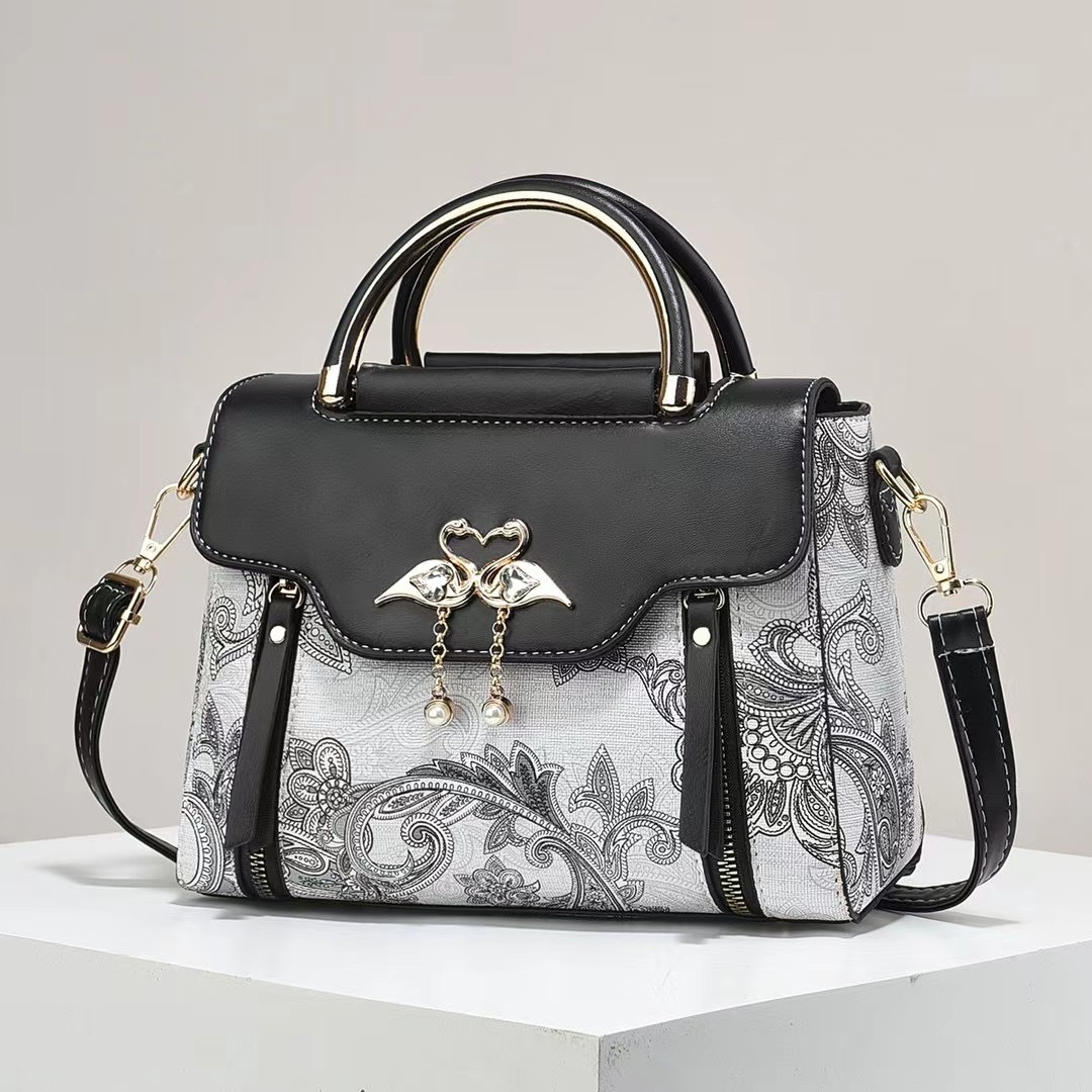 The new printed Chinese-style women's bag is a fashionable and high-quality handbag that can be matched with all kinds of light luxury single-shoulder crossbody bags. It is a best-selling cross-border bag full figure