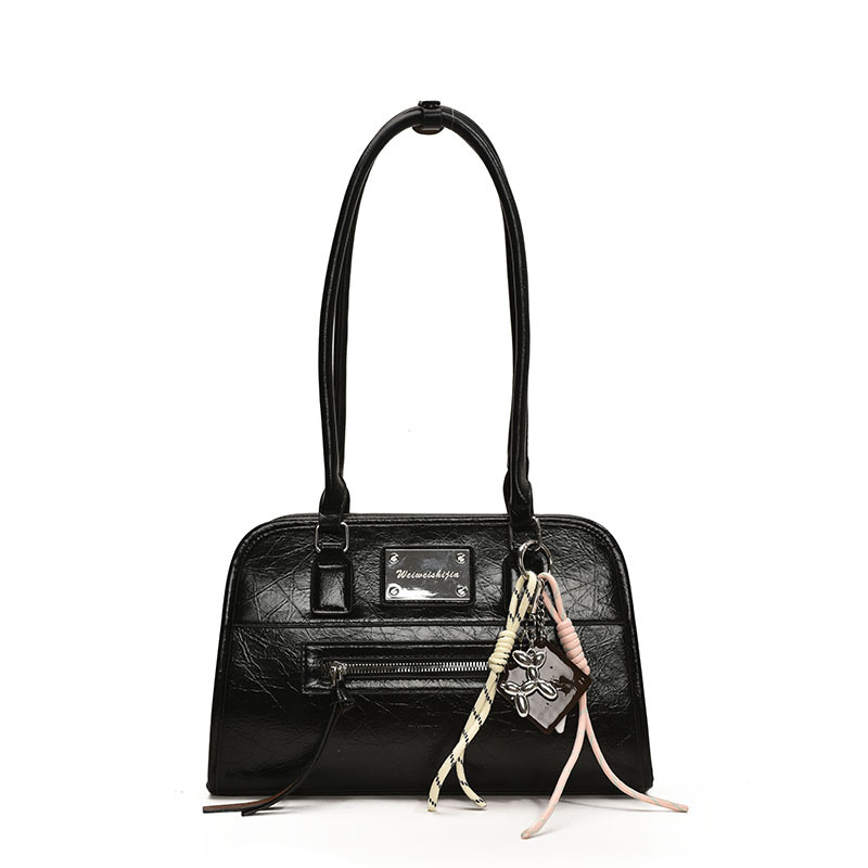 A stylish European and American motorcycle style large-capacity underarm bag for women, a new 2025 fashionable single-shoulder bag for work and commuting Specification drawing