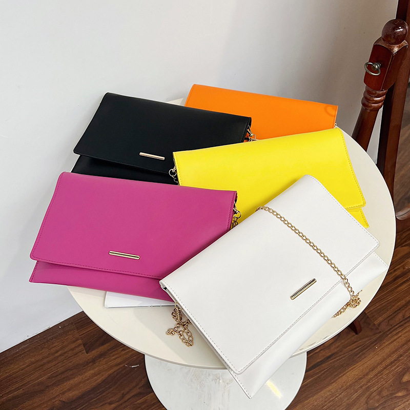 Solid color simple hand-held bag for women, 2024 new style dinner bag, summer chain simple young woman, single-shoulder crossbody bag for women Application Scenario