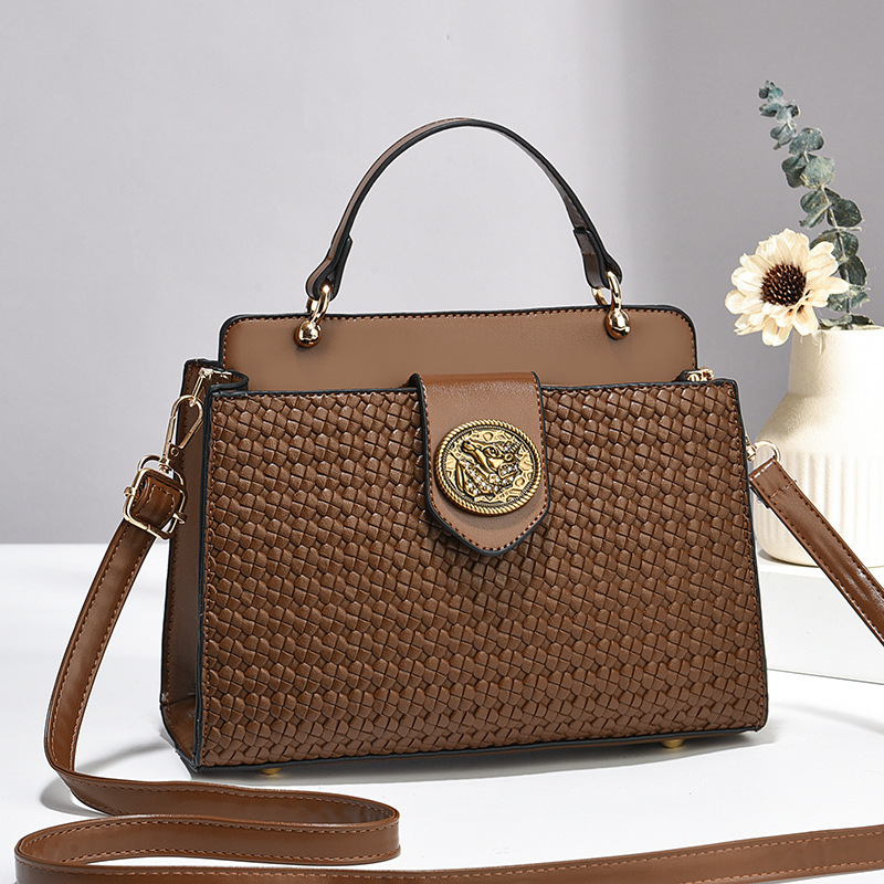 Retro handbag, new foreign trade versatile crossbody bag, casual and simple printed single-shoulder bag, fashionable and high-quality women's bag Application Scenario