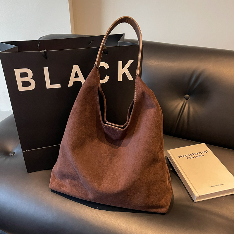 High-end, fashionable, retro matte tote bag for women 2024 new style, versatile for commuting and casual, single-shoulder underarm bag for mother and child details Picture