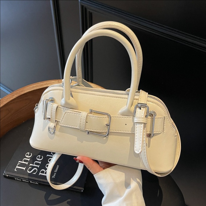 A high-end, fashionable and simple handbag for women in the summer of 2025, a trendy, stylish and versatile single-shoulder crossbody bag for commuting full figure
