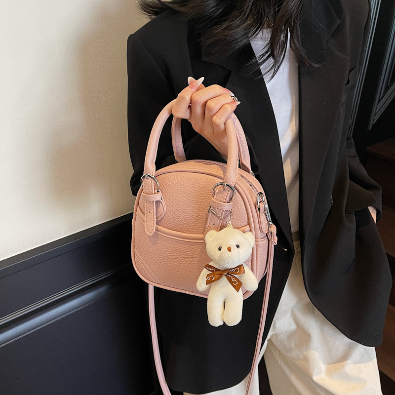 High-end hand-held bowling bag for women, new Spring/Summer 2025, fashionable and elegant single-shoulder bag, simple and casual crossbody bag details Picture