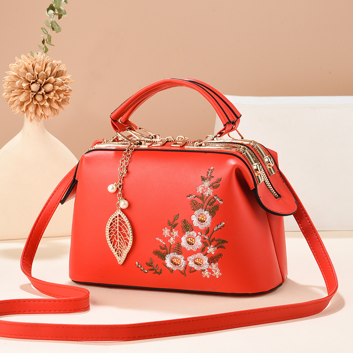 2025 New large-capacity handbag bag, Chinese-style floral single-shoulder bag, elegant and dignified quality women's bag, export bags Specification drawing