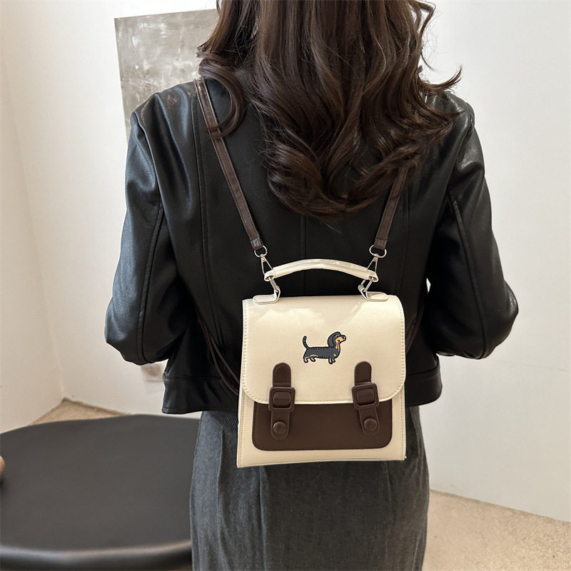 A niche design bag for women, a new autumn 2024 fashion and high-end small backpack for commuting, single-shoulder crossbody bag details Picture
