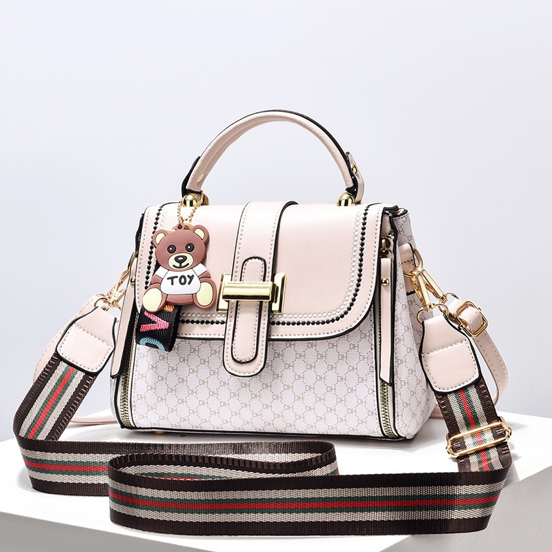 The 2022 new women's bag crossbody bag is stylish and versatile. The small square bag has a high-end texture and is a niche single-shoulder handbag full figure