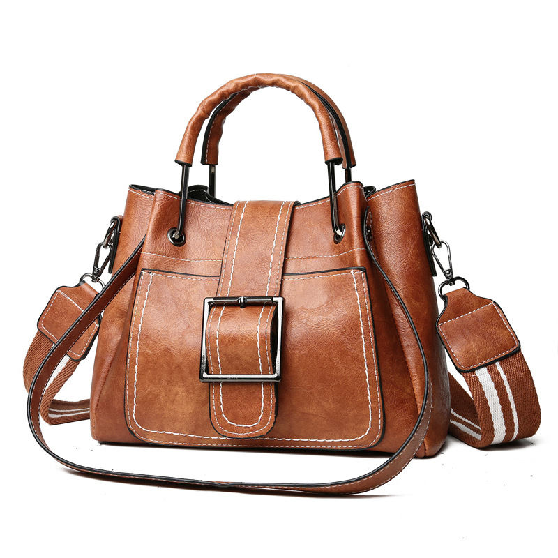 The manufacturer's best-selling 2021 new fashionable oil-leather pliers bag, iron handle thick wire bag, versatile European and American women's bag for export wholesale Item Picture