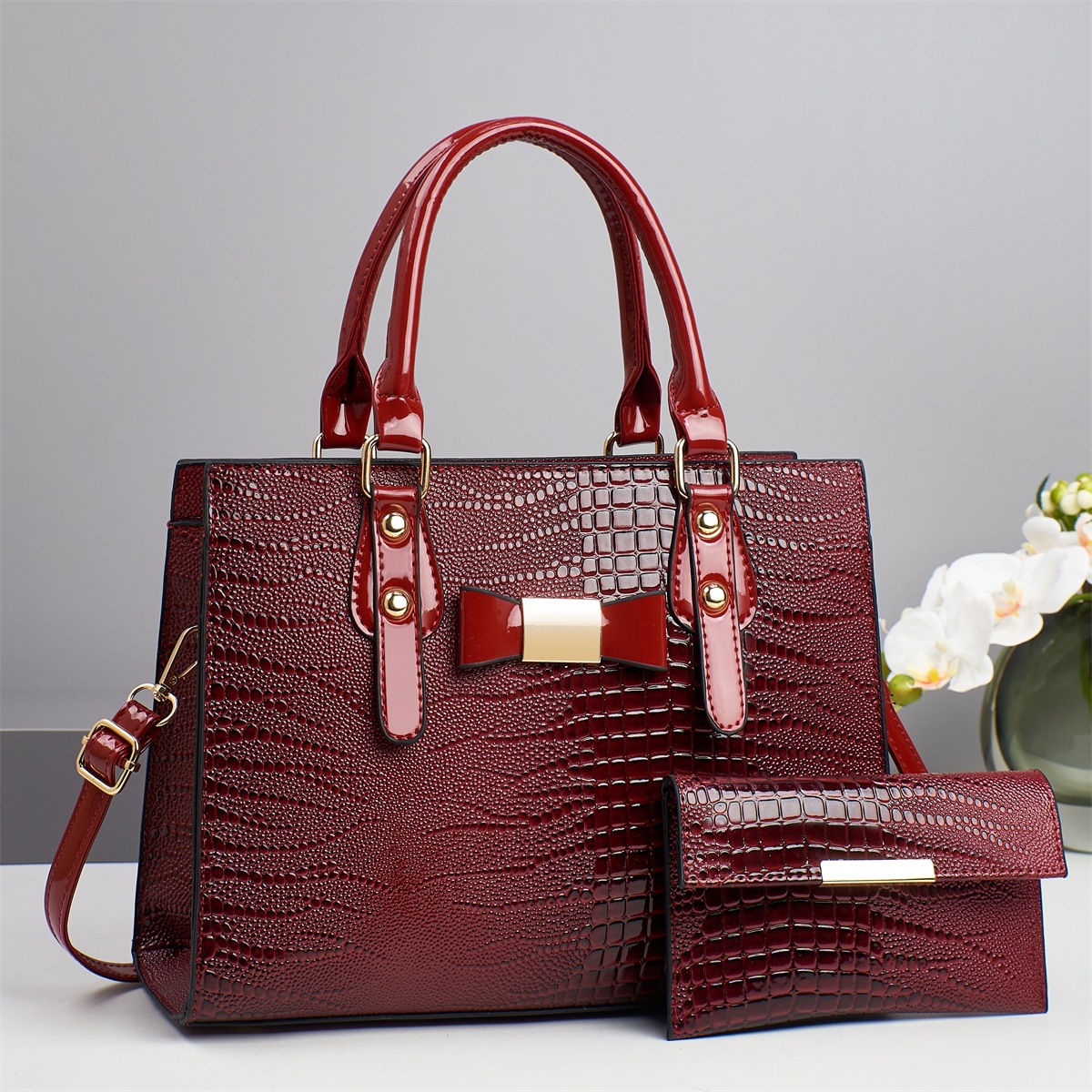 New European and American cross-border women 's bag for commuting, single-shoulder hand-held crossbody bag, high-end two-piece set, mother and child bag handbags Application Scenario