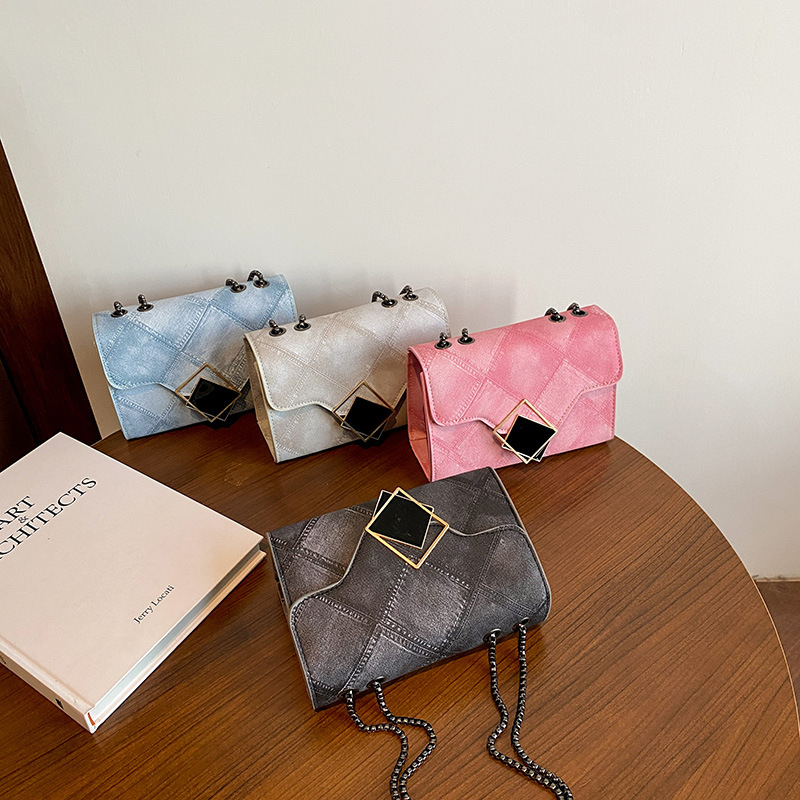 The 2025 new color ink gradient small square bag is a fashionable and individual diamond-patterned chain crossbody women's bag Application Scenario