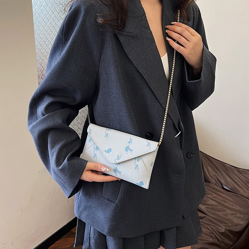 A trendy and fashionable new envelope women's bag for summer 2024, a unique and stylish single-shoulder bag, simple and stylish chain crossbody bag Specification drawing