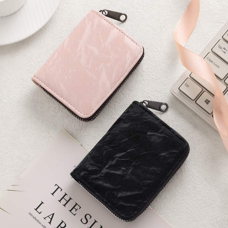 Anti-demagnetization, anti-theft, multi-functional card case, large-capacity accordion water corrugated card holder, trendy and simple zipper clutch Application Scenario