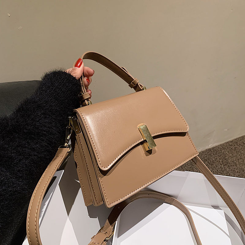 French niche, fashionable and stylish hand-held small square bag, a popular 2025 new spring women's single-shoulder crossbody underarm bag Application Scenario