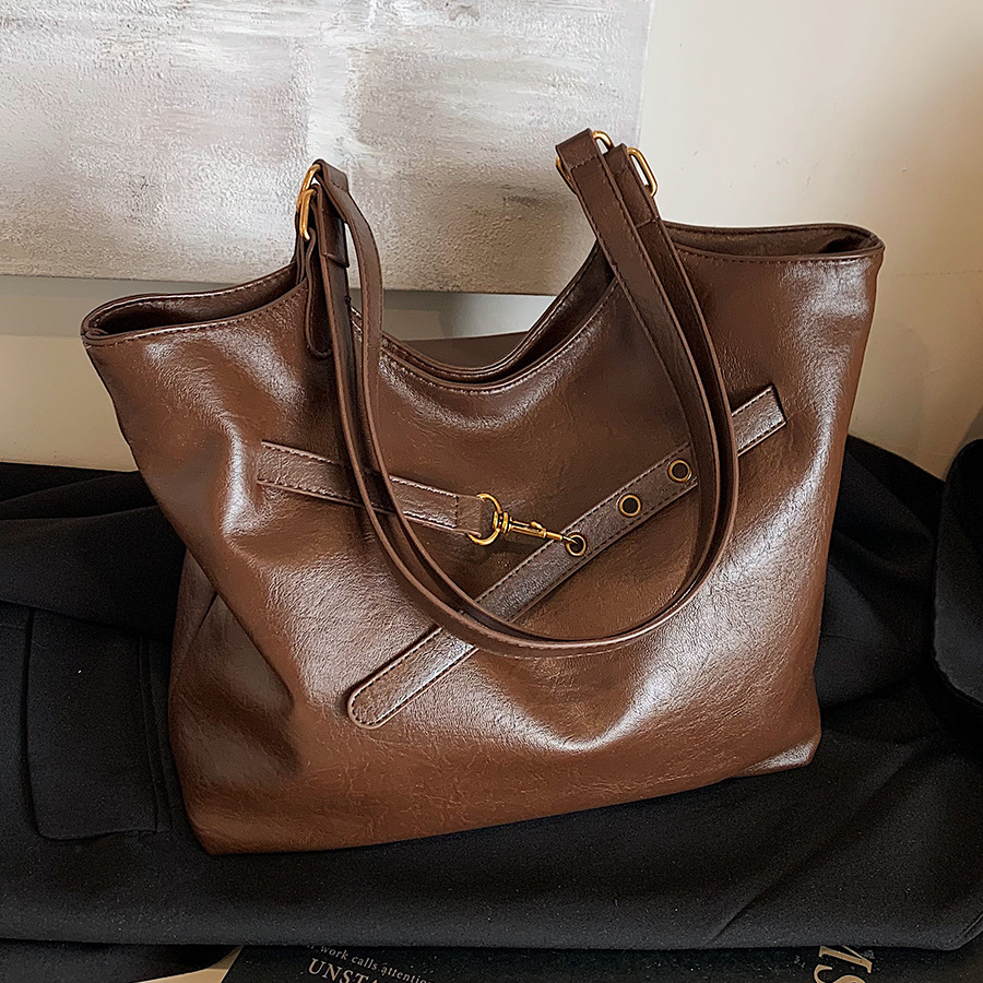 Trendy retro underarm bag, large-capacity versatile tote bag, single-shoulder bag for school commuting, new 2024 bucket bag for women full figure