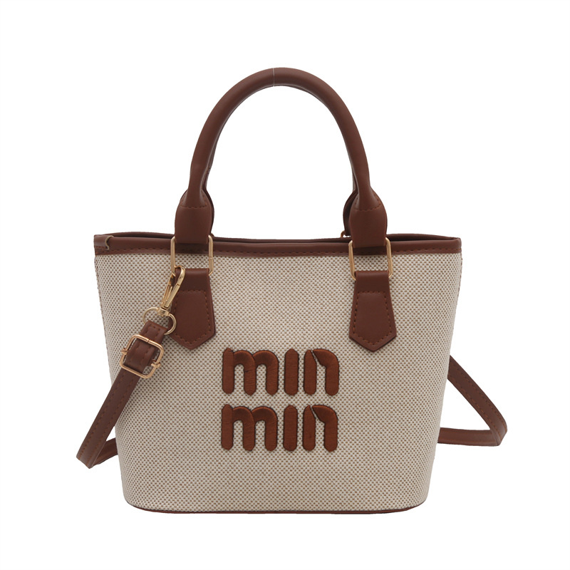 A new, fashionable single-shoulder bag with a woven leather surface and a waterproof crossbody bag for commuting Item Picture
