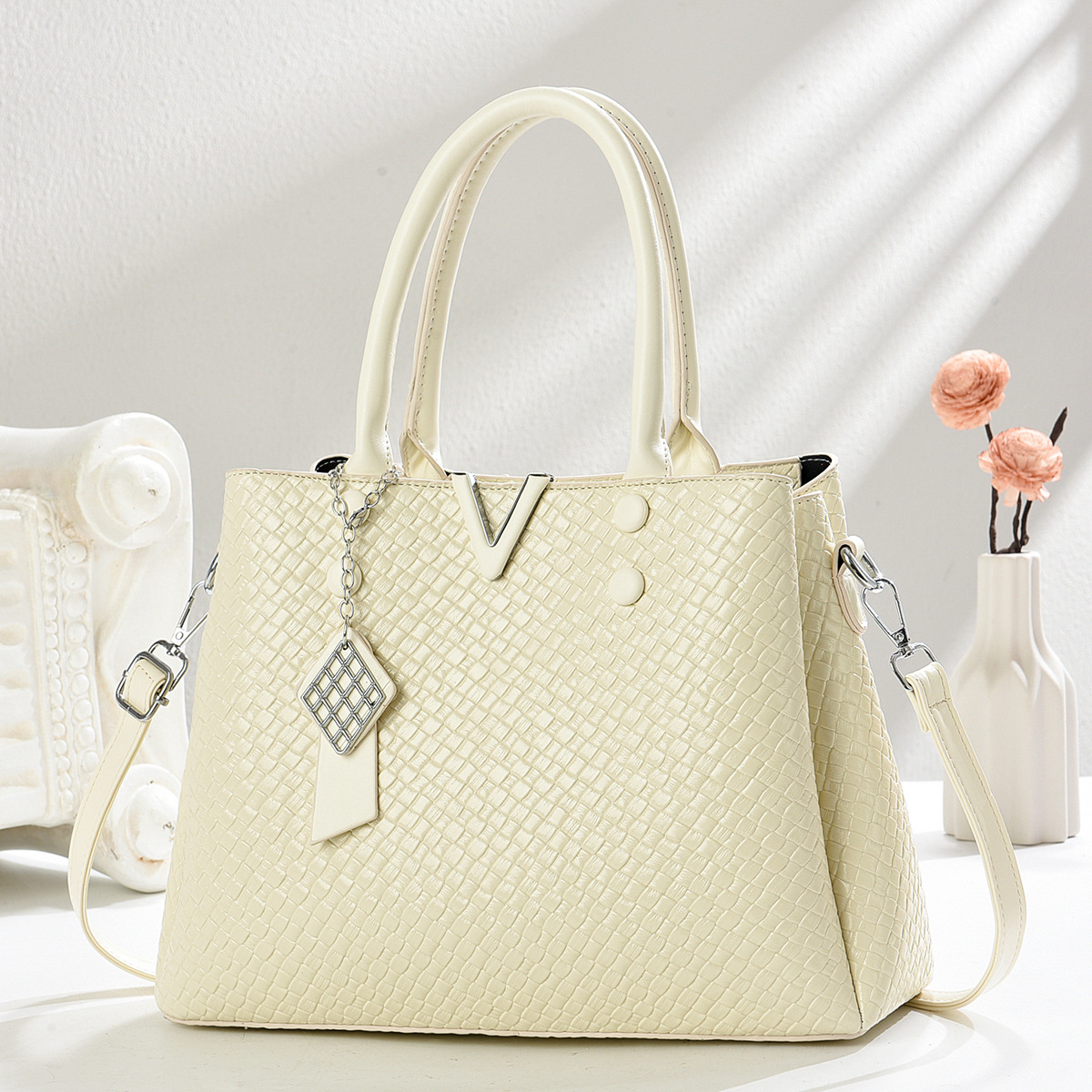 Ladies' large-capacity bag 2025 new woven material practical handbag, elegant and high-end crossbody bag for commuting Specification drawing