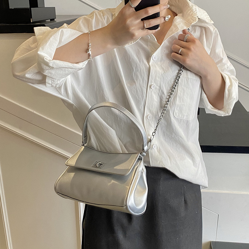 New Spring 2025 fashionable, stylish and trendy underarm bag for women, casual, high appearance level, single-shoulder bag, solid color crossbody bag Application Scenario